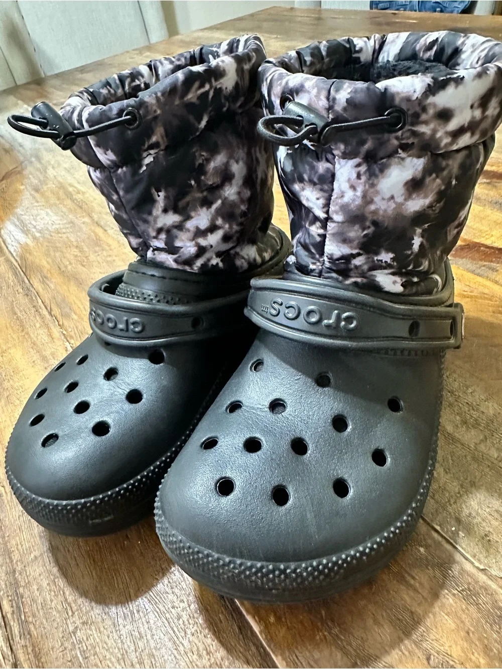 CROCS womens Black Tie-Dye Puffer Clog Boots